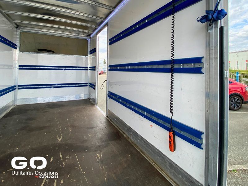 Caisse Renault Master avec hayon (22)