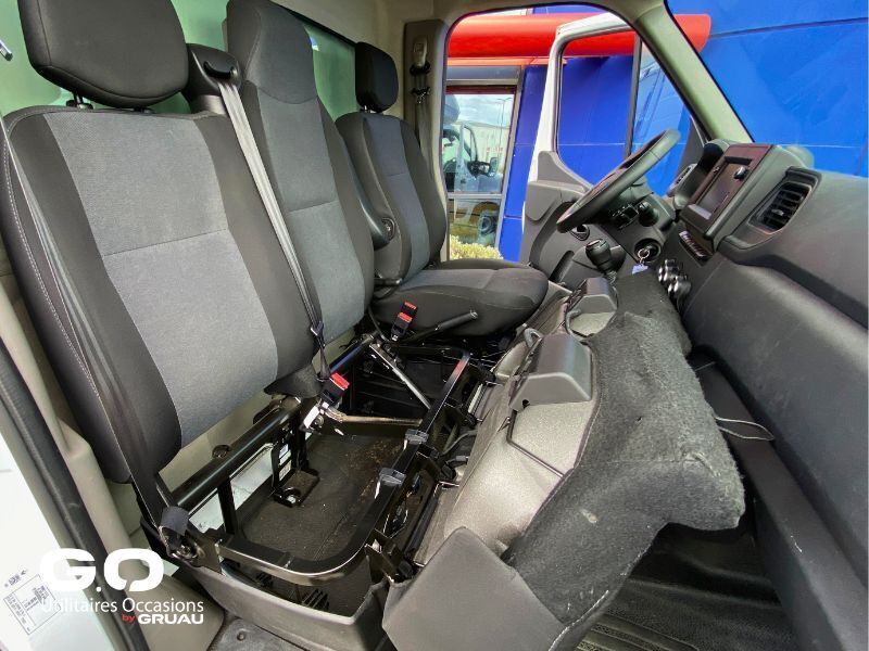 Caisse Renault Master avec hayon (30)