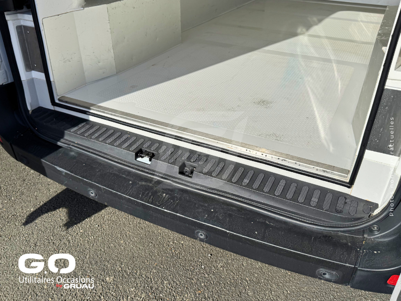 Fourgon frigo occasion Nissan Interstar Gruau Occasions (14)