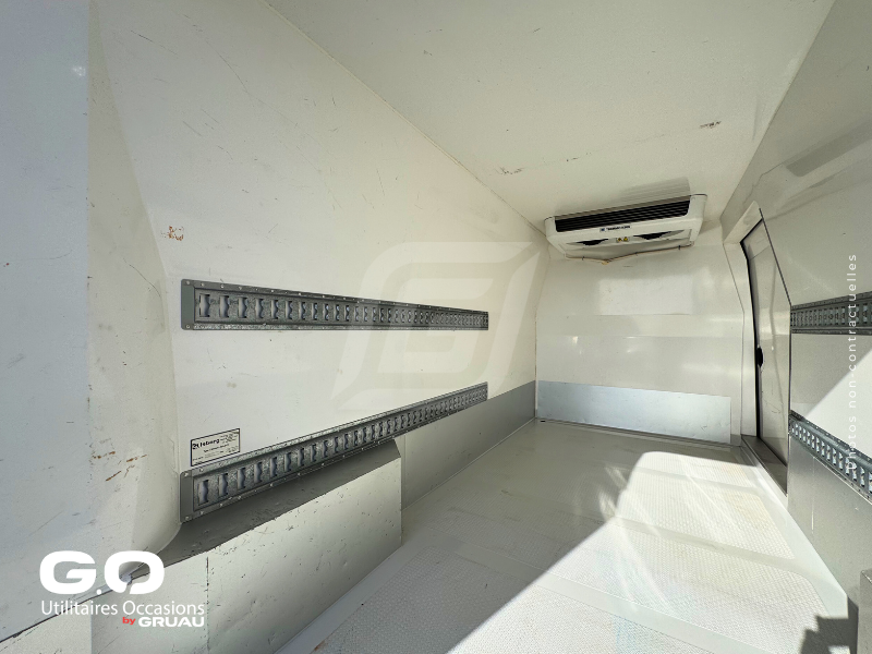 Fourgon frigo occasion Nissan Interstar Gruau Occasions (18)