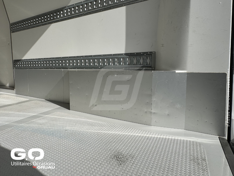 Fourgon frigo occasion Nissan Interstar Gruau Occasions (20)