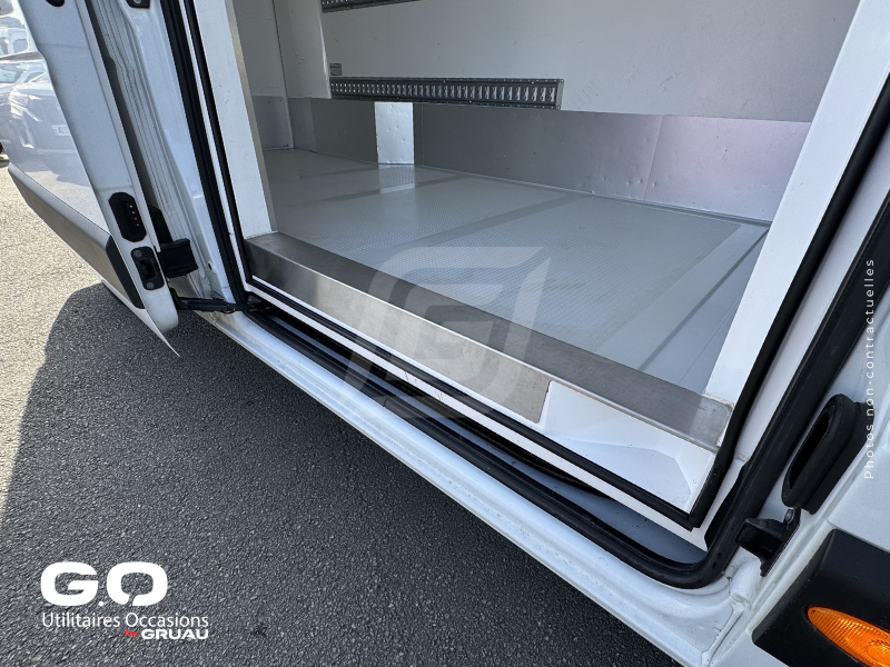 Fourgon frigo occasion Nissan Interstar Gruau Occasions (7)