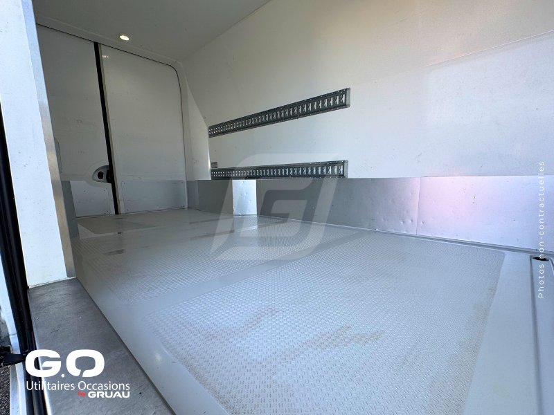 Fourgon frigo occasion Nissan Interstar Gruau Occasions (8)