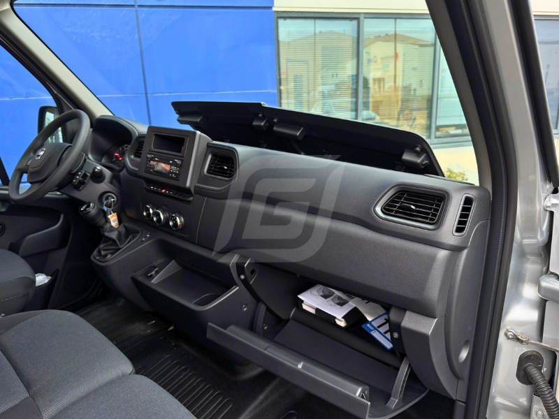 Nissan Interstar Cabine approfondie 7 places Gruau - Utilitaire 7 personnes  (28)