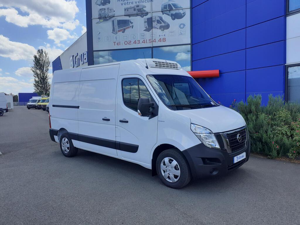 NISSAN NV 400 1
