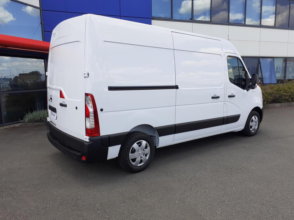 NISSAN NV 400 2