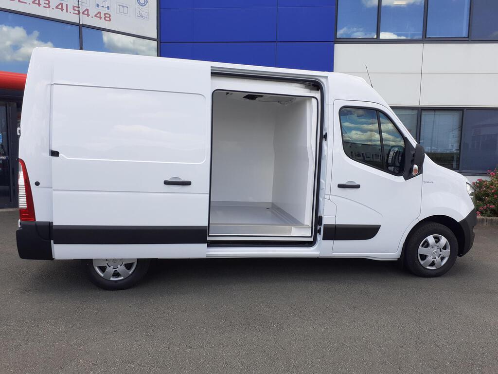 NISSAN NV 400 4