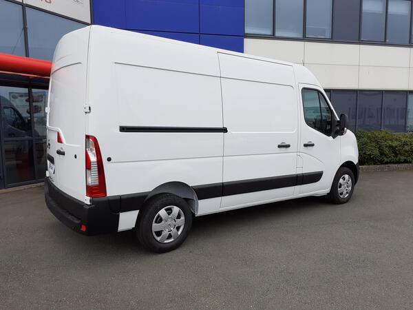 Nouveau Nissan NV400 3