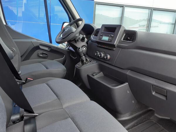 Nouveau Nissan NV400 4