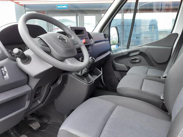 Nouveau Nissan NV400 6
