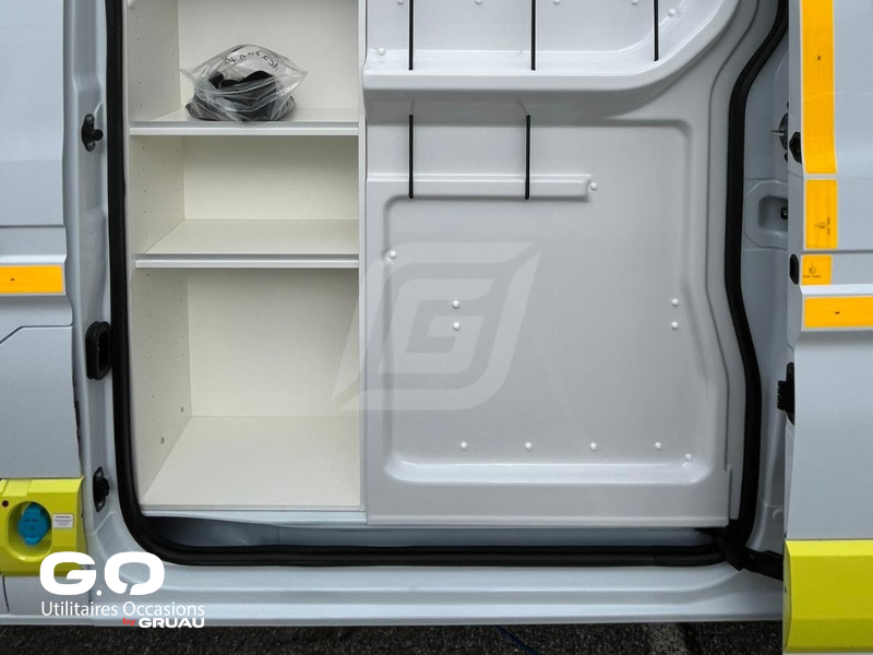 Renault Master Ambulance type B (2)