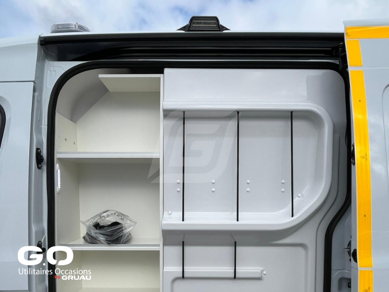 Renault Master Ambulance type B (3)