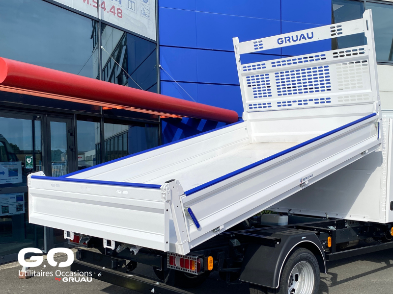 Renault Master benne acier Gruau disponible (2)