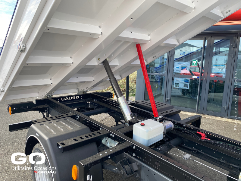 Renault Master benne acier Gruau disponible (5)