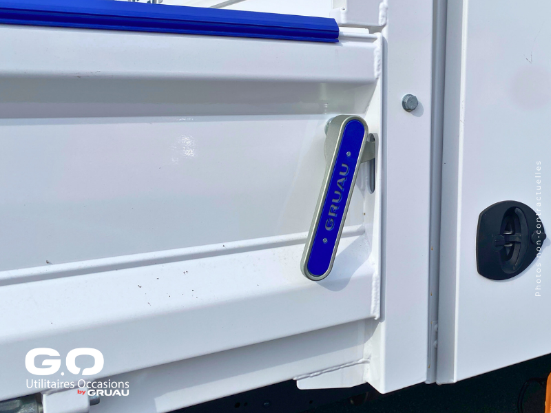 Renault Master benne acier Gruau disponible (8)