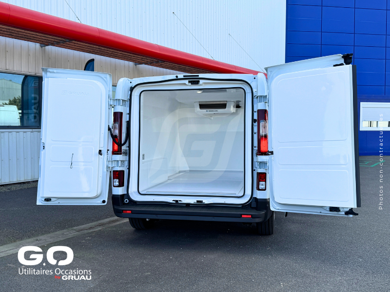 Véhicule frigorifique disponible maintenant - Nissan Primastar isotherme frigorifique occasion Gruau (16)