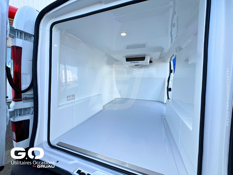 Véhicule frigorifique disponible maintenant - Nissan Primastar isotherme frigorifique occasion Gruau (17)