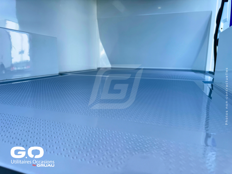 Véhicule frigorifique disponible maintenant - Nissan Primastar isotherme frigorifique occasion Gruau (19)