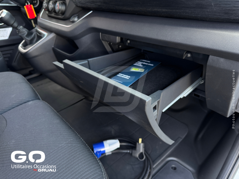 Véhicule frigorifique disponible maintenant - Nissan Primastar isotherme frigorifique occasion Gruau (41)