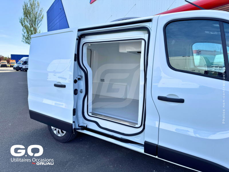 Véhicule frigorifique disponible maintenant - Nissan Primastar isotherme frigorifique occasion Gruau (5)