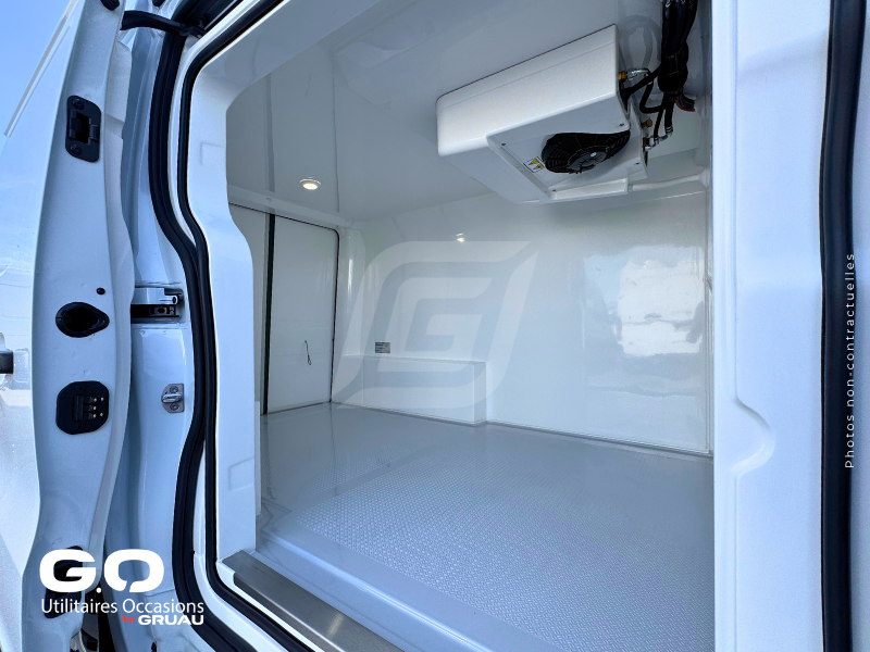 Véhicule frigorifique disponible maintenant - Nissan Primastar isotherme frigorifique occasion Gruau (6)