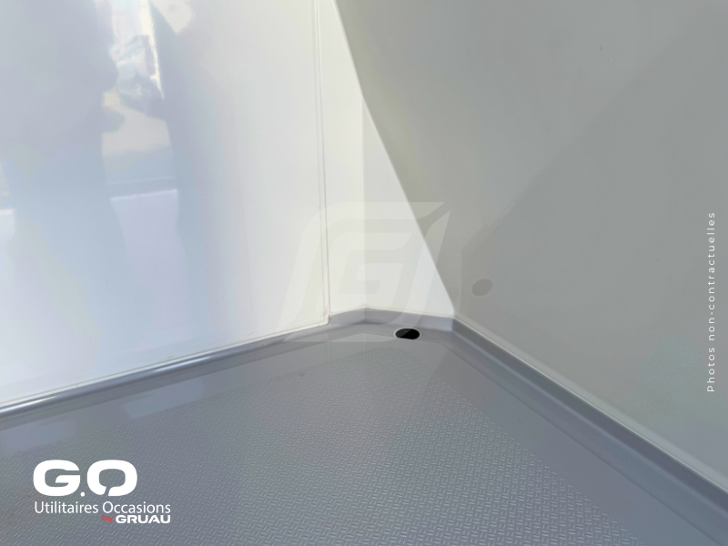 Véhicule frigorifique disponible maintenant - Nissan Primastar isotherme frigorifique occasion Gruau (8)