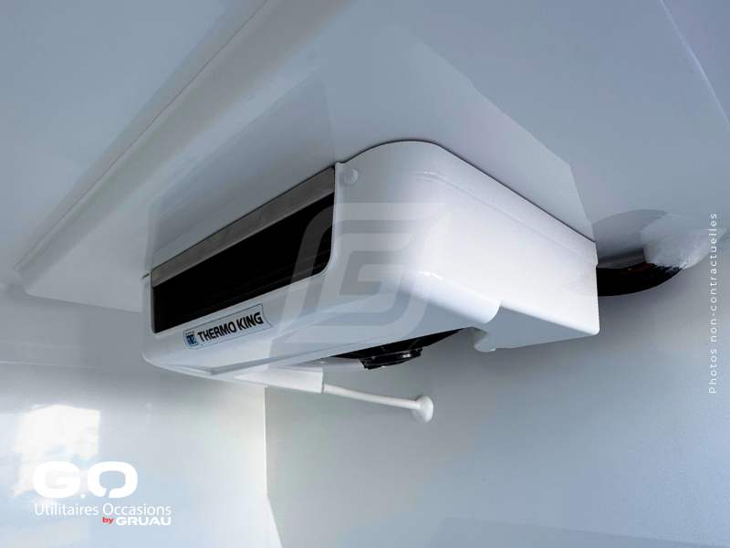 Véhicule frigorifique disponible maintenant - Nissan Primastar isotherme frigorifique occasion Gruau (9)